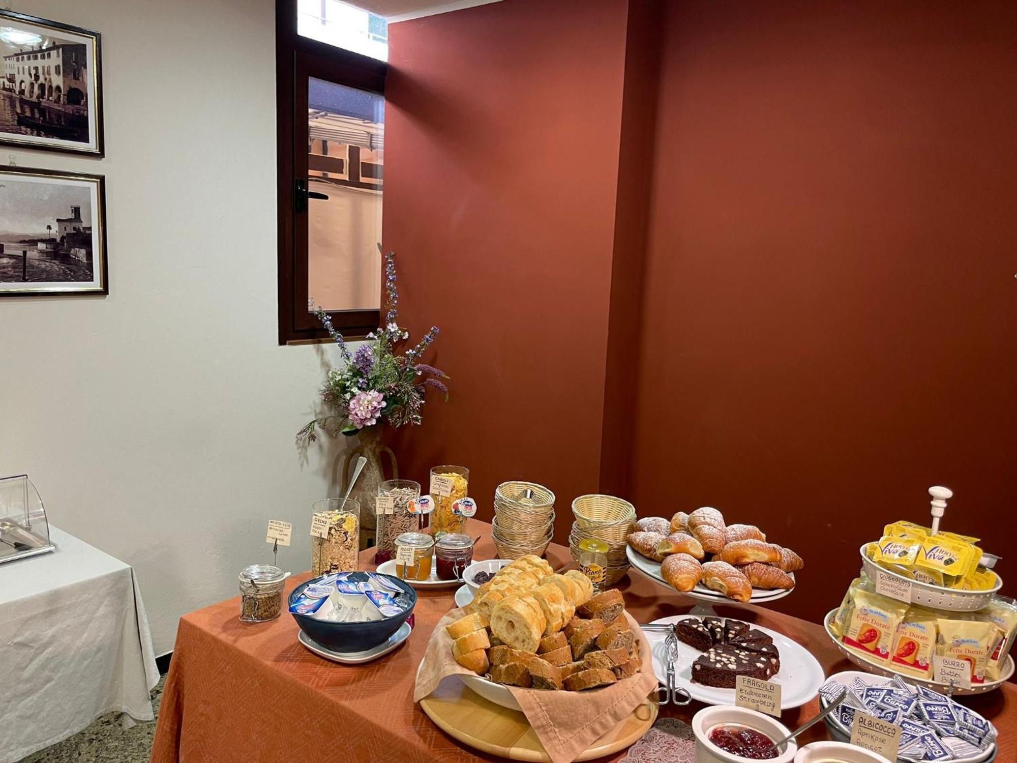 Albergo Tecla Lazise Exterior foto